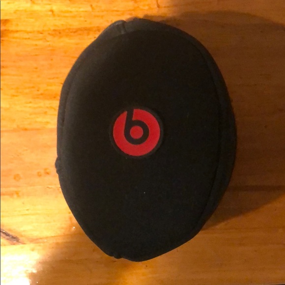 BEATS WIRELESS with case - Picture 2 of 4